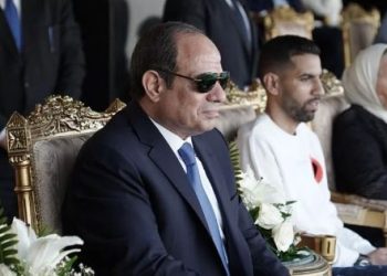 Capture 20 مؤمن زكريا يجلس بجانب الرئيس السيسي في نهائي كابيتانو مصر