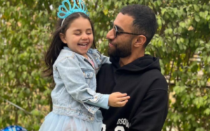 خلفهلتف روح قلبي.. عمرو السولية يحتفل بعيد ميلاد ابنته