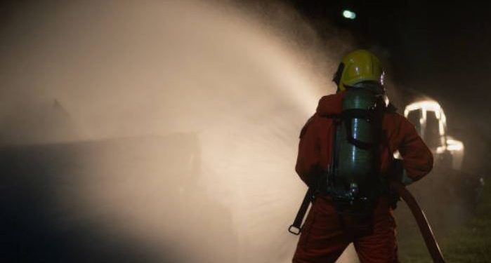 1 59 إخماد حريق وحدة صحة المناخ ببورسعيد.. والنيران تلتهم ملفات التأمين الصحي