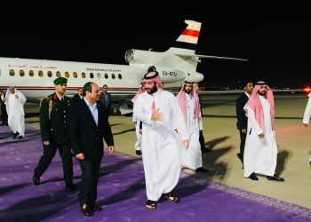 4 7 السيسي يلتقي محمد بن سلمان في زيارة خاطفة للسعودية