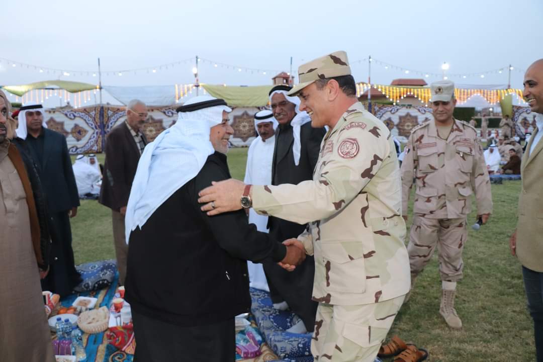 FB IMG 1681394187829 قياده الجيش الثانى الميدانى تنظم حفل إفطار لشيوخ وعواقل شمال سيناء