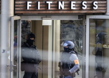 هجوم صالة المانية الشرطة الألمانية: إصابة 4 أشخاص في هجوم على صالة ألعاب غرب البلاد