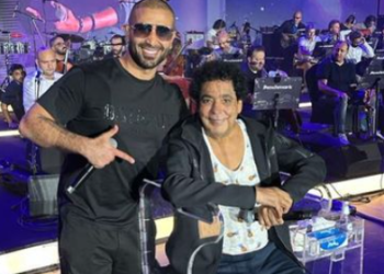 7جحمعج7حع أحمد سعد مع محمد منير في حفل تكريم الكينج بالسعودية