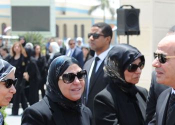 Capture 42 الرئيس السيسي يشارك في جنازة والدة مصطفى مدبولي بالتجمع الخامس| صور