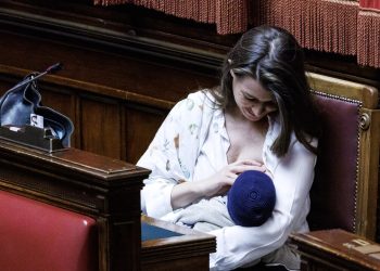 gilda sportiello lapresse 2 أول نائبة في التاريخ ترضع طفلها في مجلس النواب الإيطالي| صور