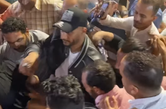 بالفيديو.. الجمهور يحاصر محمد رمضان في بولاق و السبتية