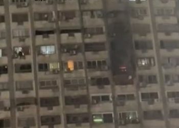 157 حريق هائل بشقة سكنية يهدد أطول برج في المهندسين