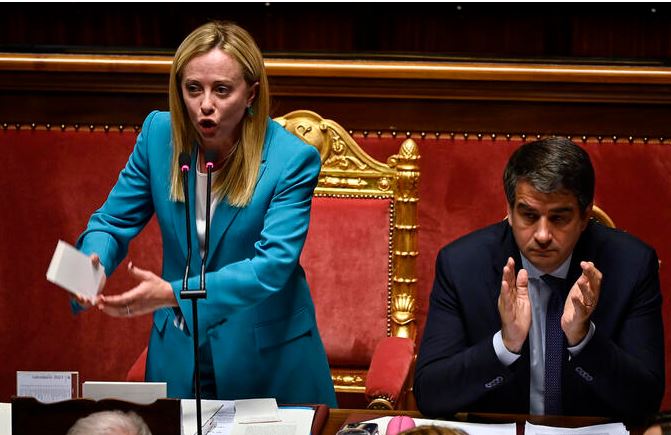 رئيسة الوزراء الإيطالية ميلوني تتعهد بحل إيجابي لقضية باتريك زكي