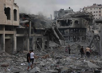 368393 الصحة الفلسطينية: 447 طفل شهيد و248 سيدة من القصف الإسرائيلي على غزة