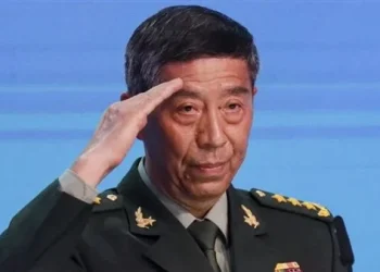 سر إقالة وزير الدفاع الصيني من منصبه بشكل مفاجئ