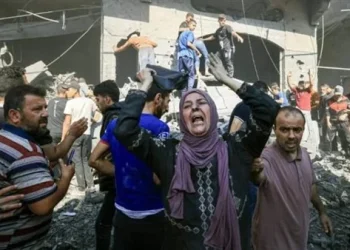 عطشان يا ماما.. الاحتلال يرتكب مجزرة بشعة أمس و900 طفل محاصرون تحت الأنقاض