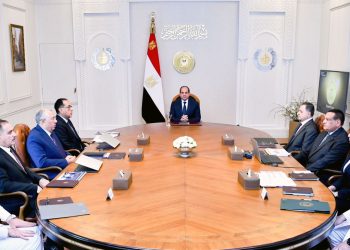 الرئاسة تكشف تفاصيل اجتماع الرئيس السيسي بمدبولي و5 وزراء ومحافظين