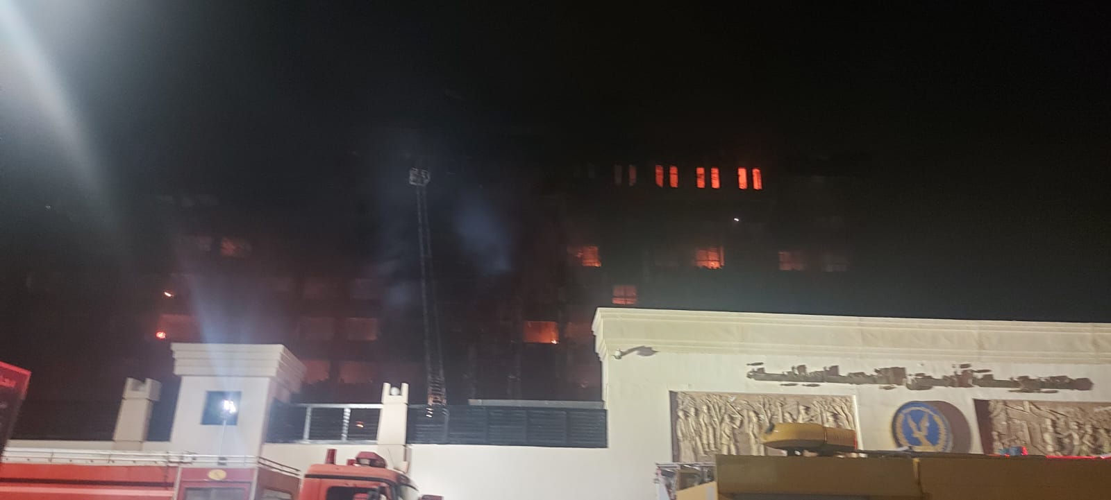 حريق مديرية أمن الإسماعيلية 00 حريق الاسماعيلية اليوم.. فيديو يكشف سقوط مجند من الدور السادس