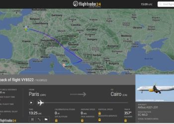 F gFIWJaQAASPAa بالفيديو .. راكب مصري يجبر طائرة فرنسية على الهبوط الإضطراري في مطار روما 