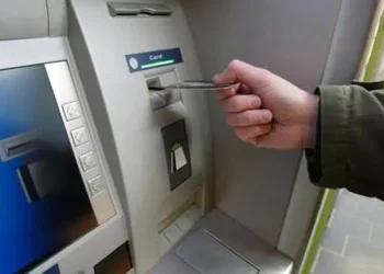 WVT HGLUHAHJ تحذير لكبار السن وأصحاب المعاشات بطاقات "فيزا" من نصابين ماكينات الـ ATM