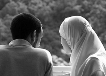 الزوج وزوجته هل دعاء الزوجة على زوجها مستجاب؟.. وما حكم الدين في ذلك؟