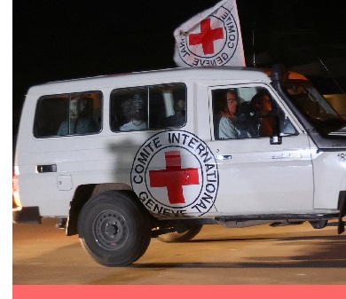 الصليب الأحمر يتسلم المحتجزين الجيش الإسرائيلي يعلن تسلم المحتجزين من الصليب الأحمر