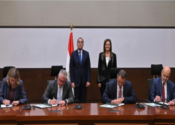 مصط رئيس الوزراء يشهد توقيع اتفاقية إنشاء مجمع صناعة السيارات شرق بورسعيد