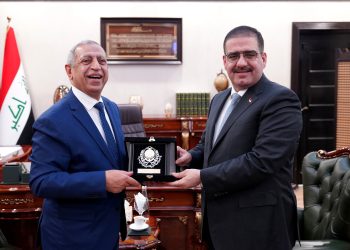 IMG 20231203 WA0038 رئيس الأكاديمية العربية يلتقي وزير التجارة العراقي لتعزيز التعاون المشترك