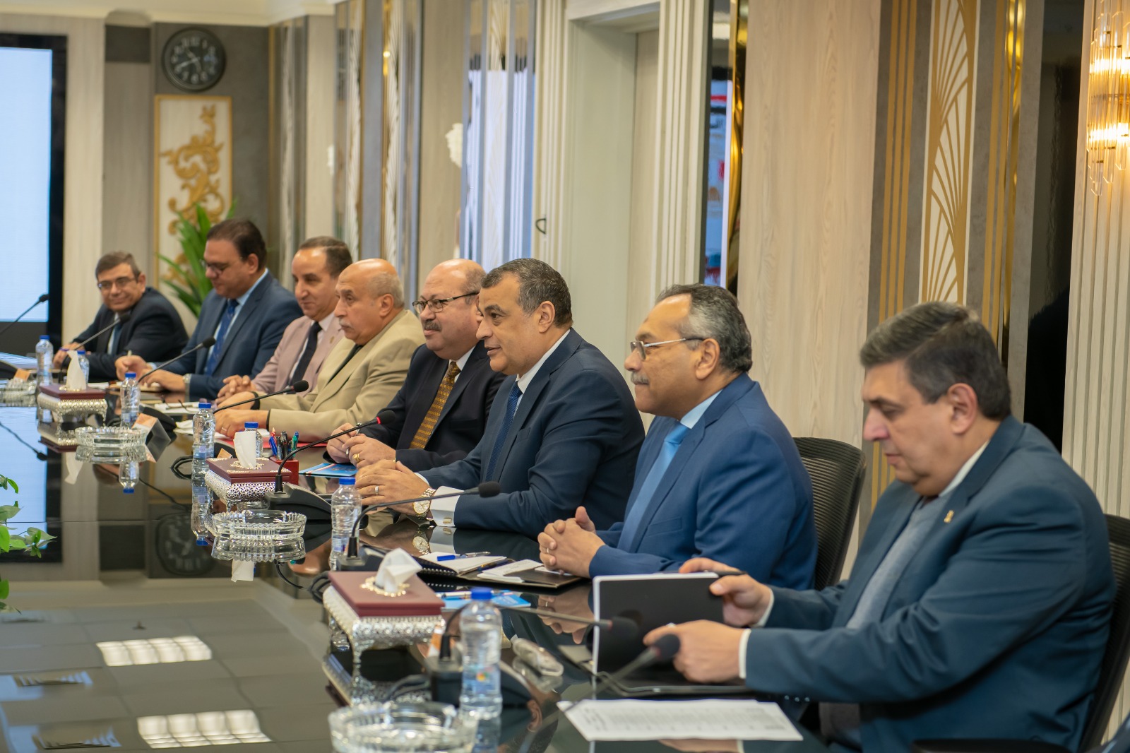 وزير الدولة للإنتاج الحربي ومحافظ جنوب سيناء يناقشان تعزيز التعاون المشترك