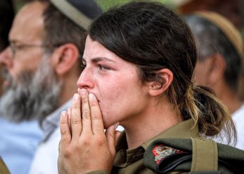 جيش الاحتلال قتلى وبكاء إسرائيل تعترف: مقتل ٣ ضباط بخان يونس في غزة