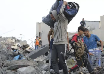 غزة تشريد الشيطان يعظ.. بريطانيا يطالب بإدخال 500 شاحنة مساعدات وإنهاء الحرب في غزة