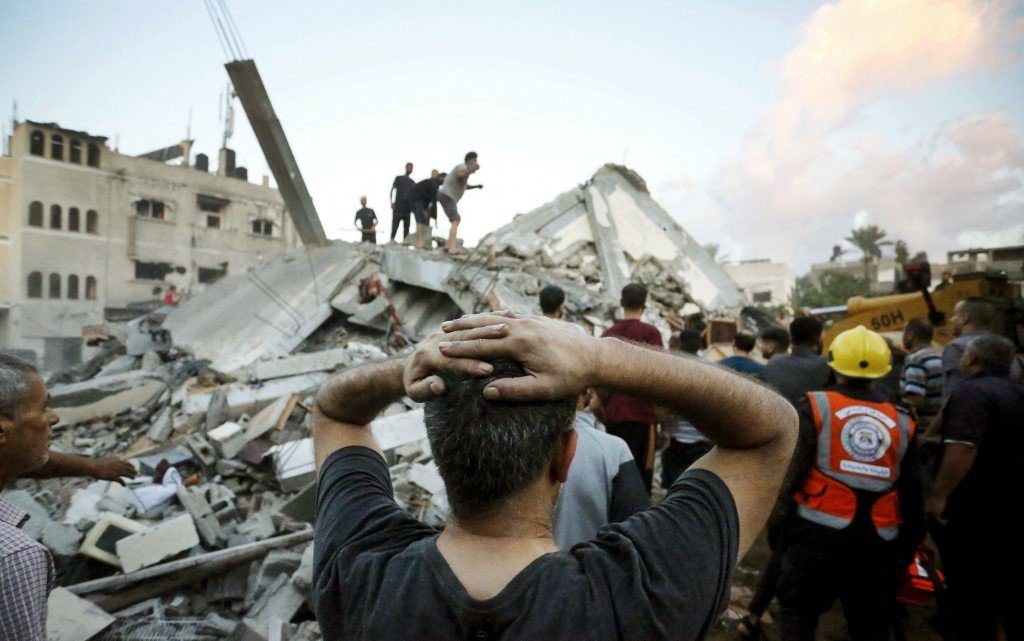 غزة هدم 1 e1703851512341 استشهاد 20 فلسطينياً وإصابة 150 آخرين.. مجزرة جديدة ينفذها الاحتلال في غزة