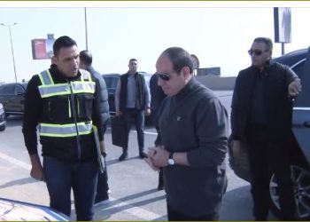 الرئيس السيسي يتفقد مشروعات الطرق والمحاور بالقاهرة الجديدة
