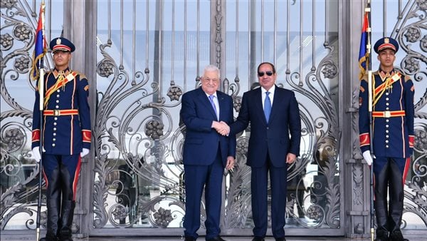 27 الرئيس الفلسطيني يصل إلى مصر للقاء السيسي