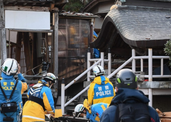 الانقاذ  زلزال اليابان: 25 ألف منزل بلا كهرباء و70ألف آخريين بدون مياه 