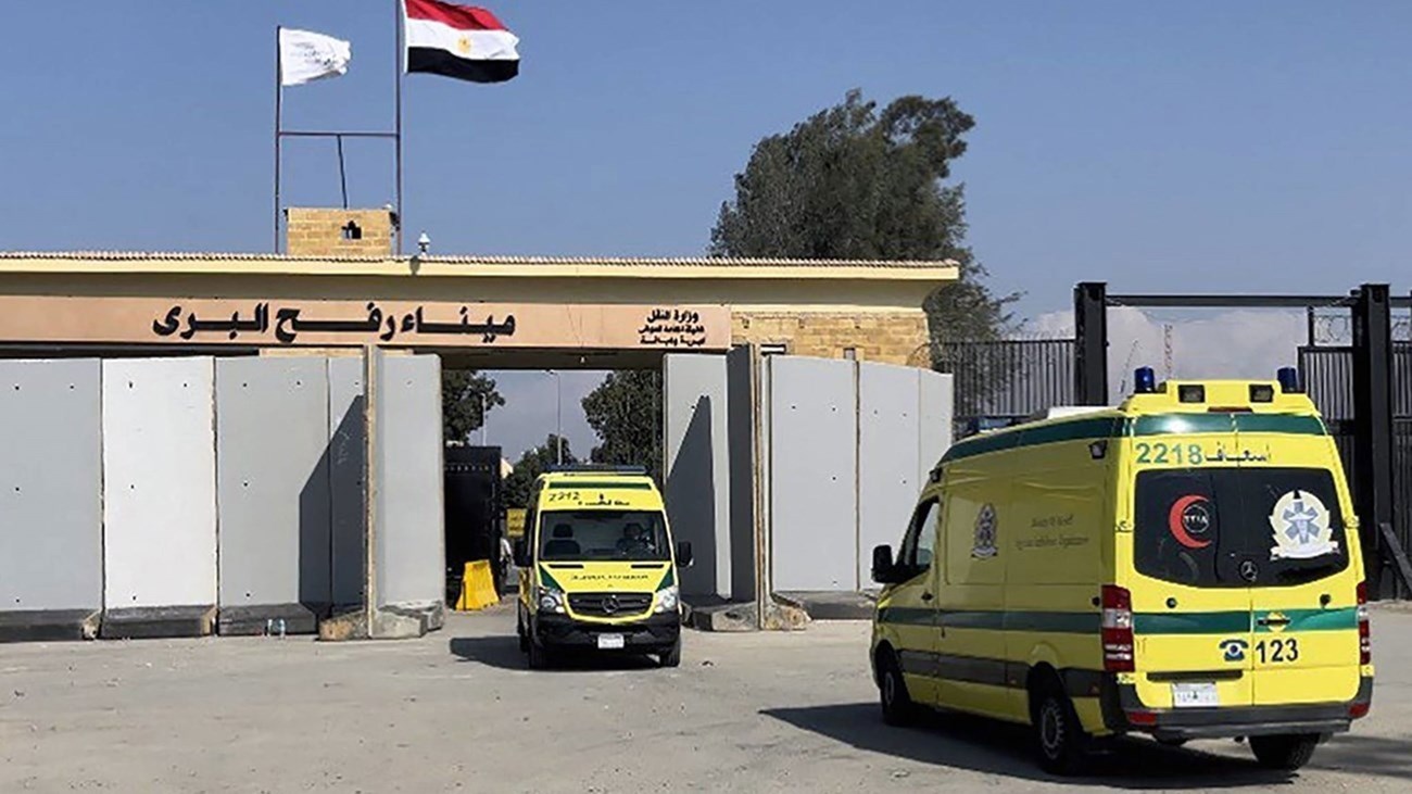 المستشفيات المصرية تستقبل 96 مصابا فلسطينيا ومرافقا عبر معبر رفح