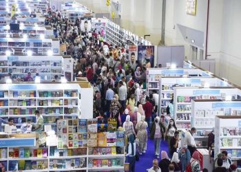 معرض القاهرة الكتاب بجنيه.. زحام شديد في معرض القاهرة