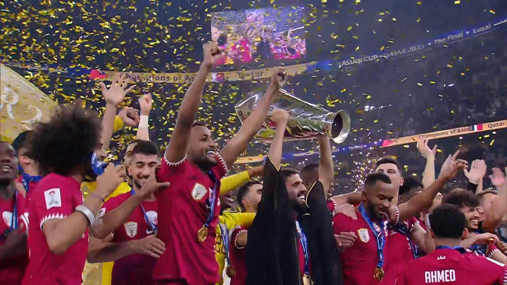 بطل كاس اسيا تتويج قطر بكأس آسيا على طريقة ميسي مع الأرجنتين بالمونديال