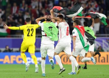 فرحة لاعبي الاردن الأردن يحرز التعادل أمام قطر عن طريق يزن النعيمات بنهائي آسيا| فيديو