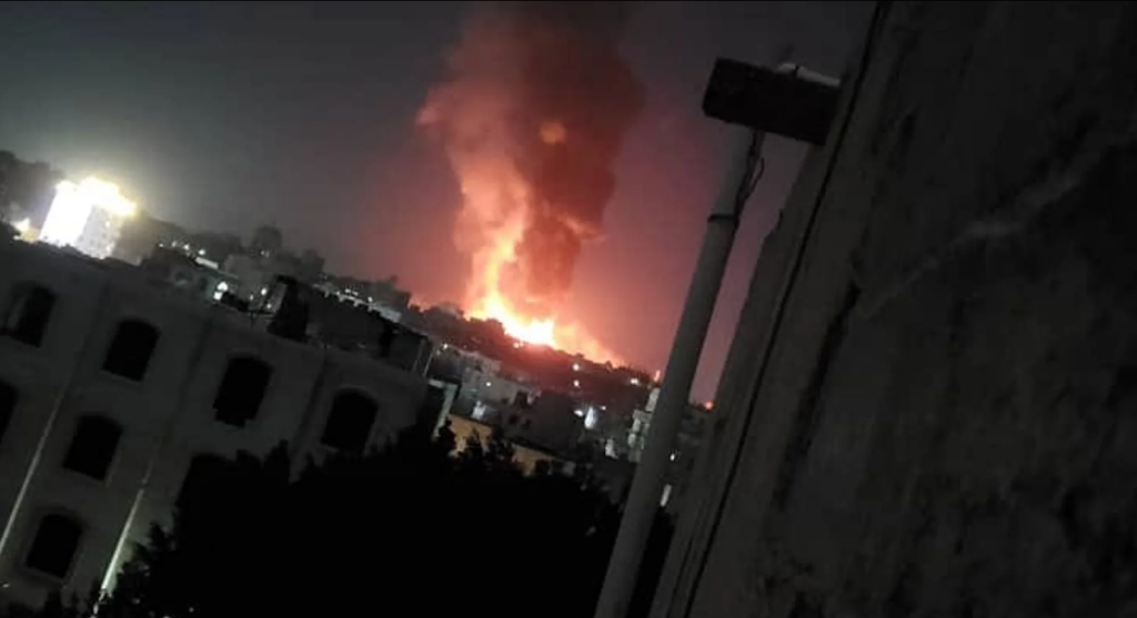 قصف اليمن صنعاء 1 رداً على قصف صنعاء.. جماعة الحوثي تستهدف ناقلة نفط أمريكية..فيديو وصور