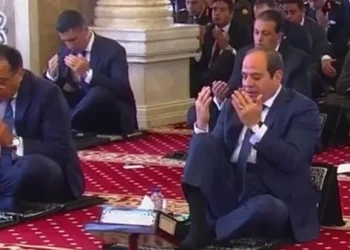258 الرئيس السيسي يؤدي صلاة الجمعة من مسجد المشير