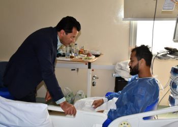وزير الرياضة مع أحمد رفعت أحمد رفعت يغادر المستشفي اليوم بعد تحسن وظائف الكلي