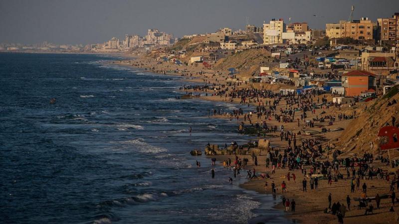  بناء رصيف بحري قبالة غزة