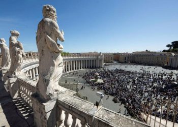 صص 1 الفاتيكان يرفض وثيقة تغيير الجنس والإجهاض ويدعم زواج المثيليين 